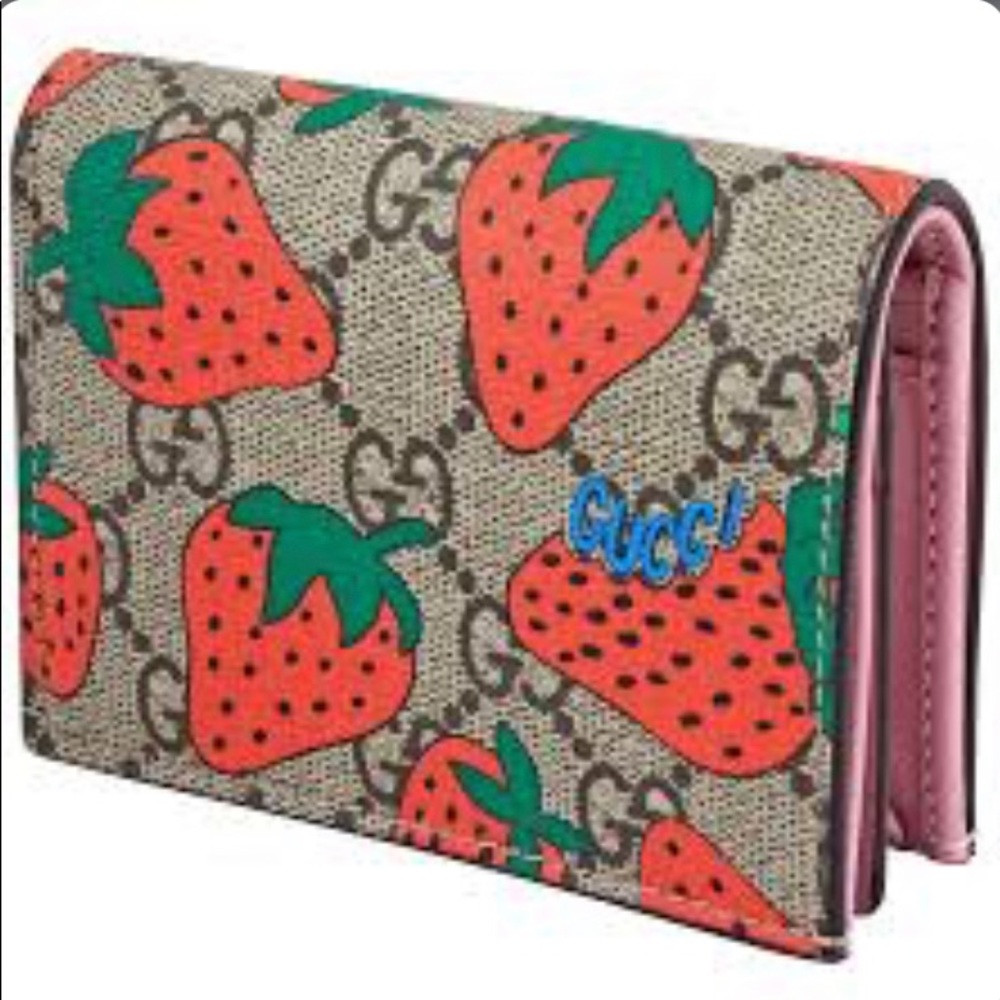 *reupload* Rare Gucci GG card Strawberry print